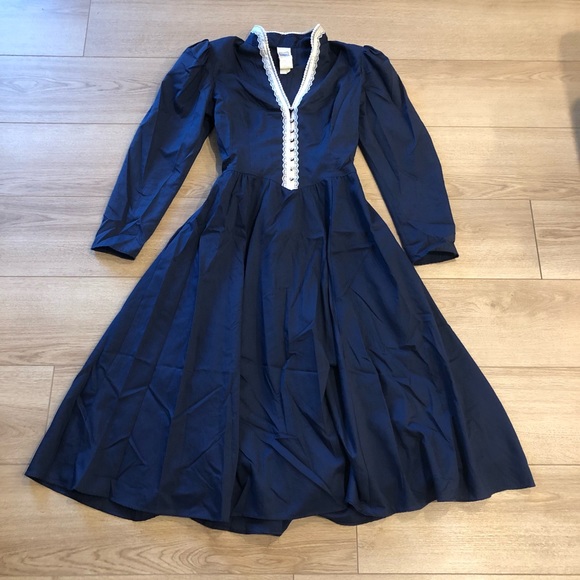 Gunne Sax Vintage 70s 80s Navy White Lace Pearl Neckline Long Sleeve Size 11